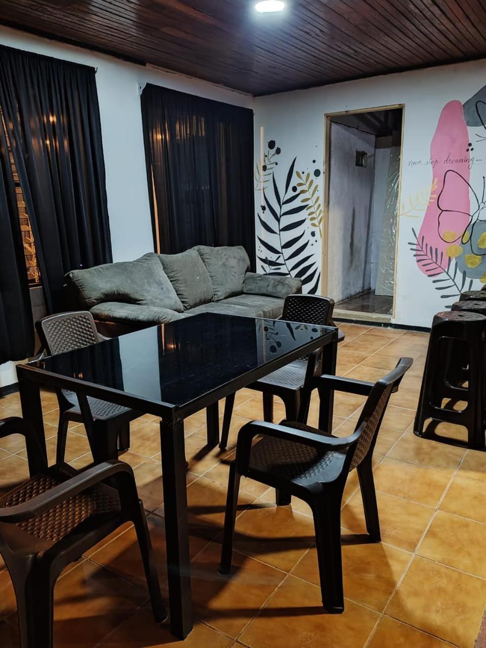 Blackout Hostel La Fortuna Exterior foto
