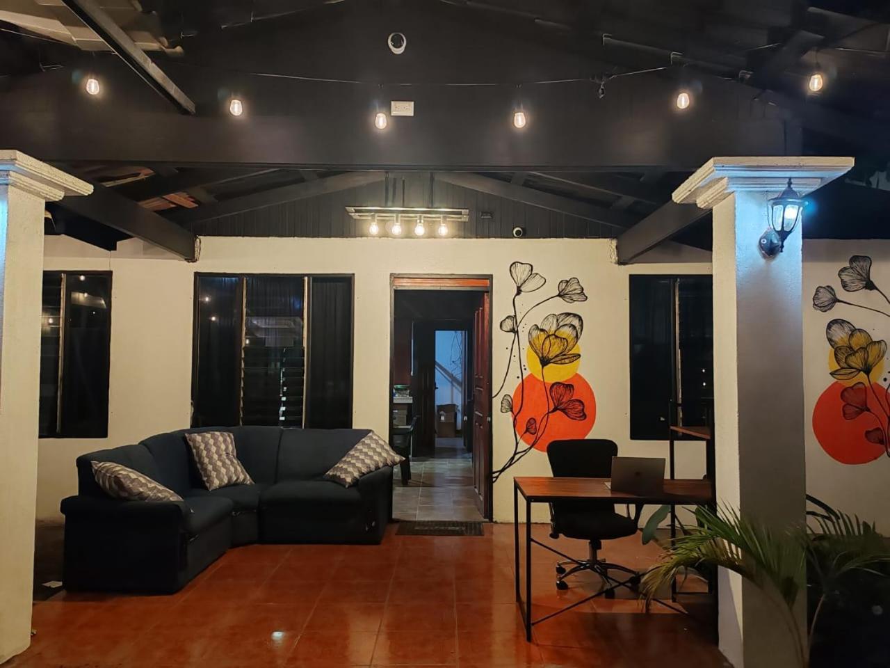 Blackout Hostel La Fortuna Exterior foto